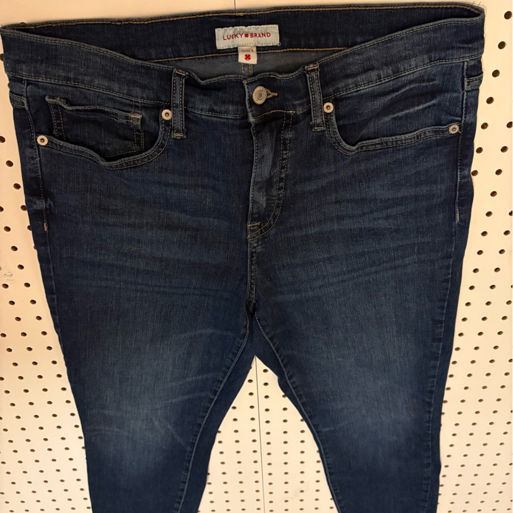 Lucky Brand Women's  Skinny Jeans
Size 12/31 - Picture 4 of 5